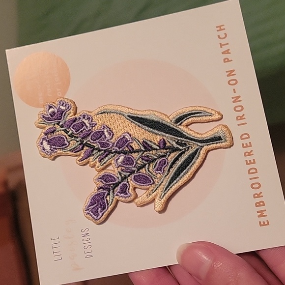 2 Iron on patches - Picture 2 of 3